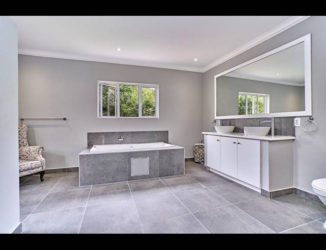 6 BEDROOM HOUSE FOR SALE IN BLUE HILLS COUNTRY ESTATE